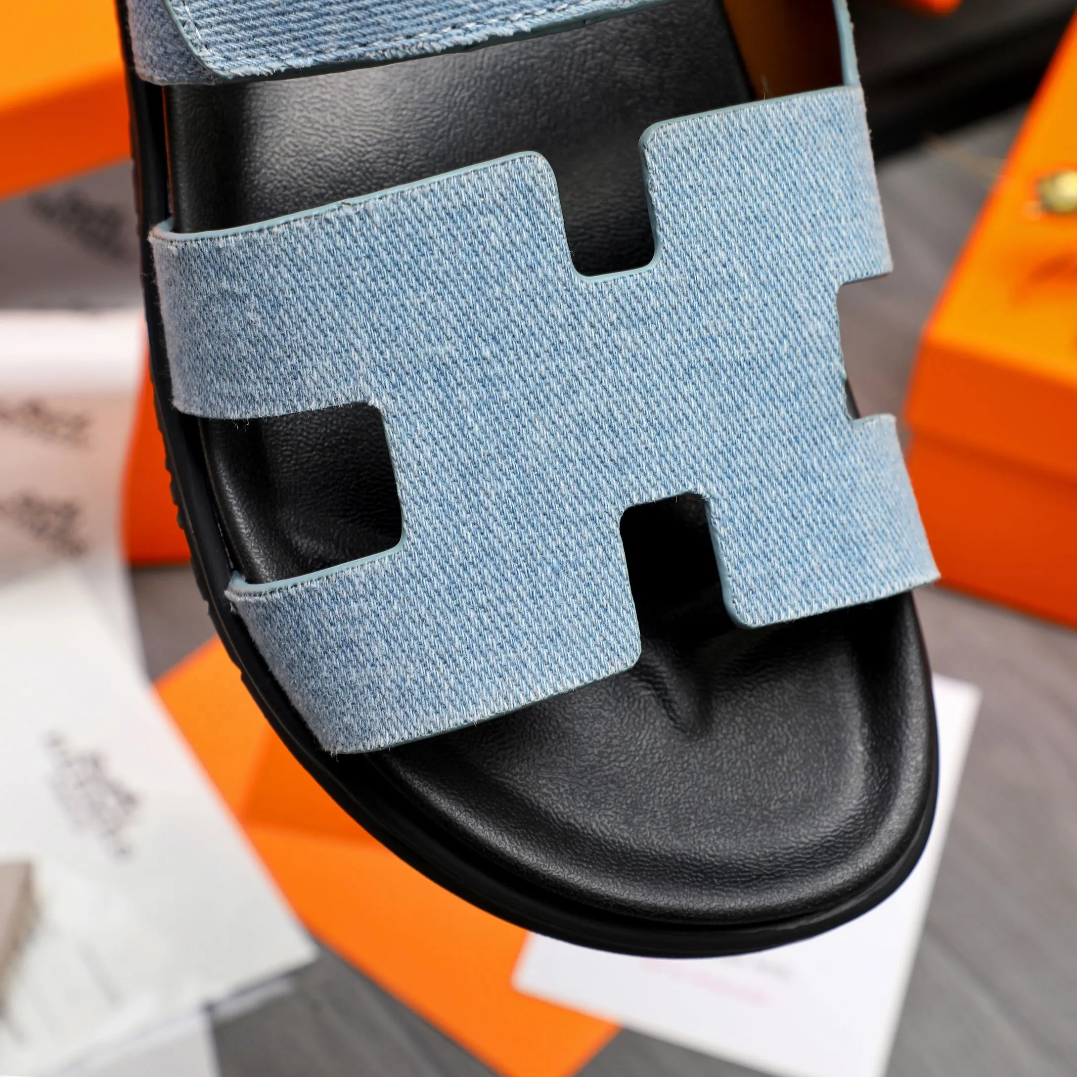 Men's shoes 💰340 Product trademark: Hermes "Hermes" Couple's slippers True size: 36-46 Product material: Selected denim breathable upper, microfiber lining, original outsole